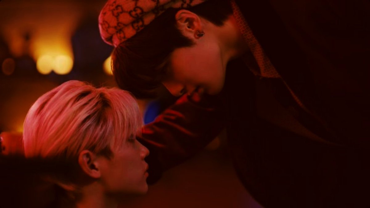 minlixups's tweet photo. mini au jeonglix bp // roce

Los amigos no se besan en la boca, ni duermen desnudos en la misma cama, y tampoco conocen el sabor de sus cuerpos. Pero la tentación puede ganarle a una amistad de años en cuestión de un solo segundo con el roce preciso. https://t.co/FQ6DYmCER1