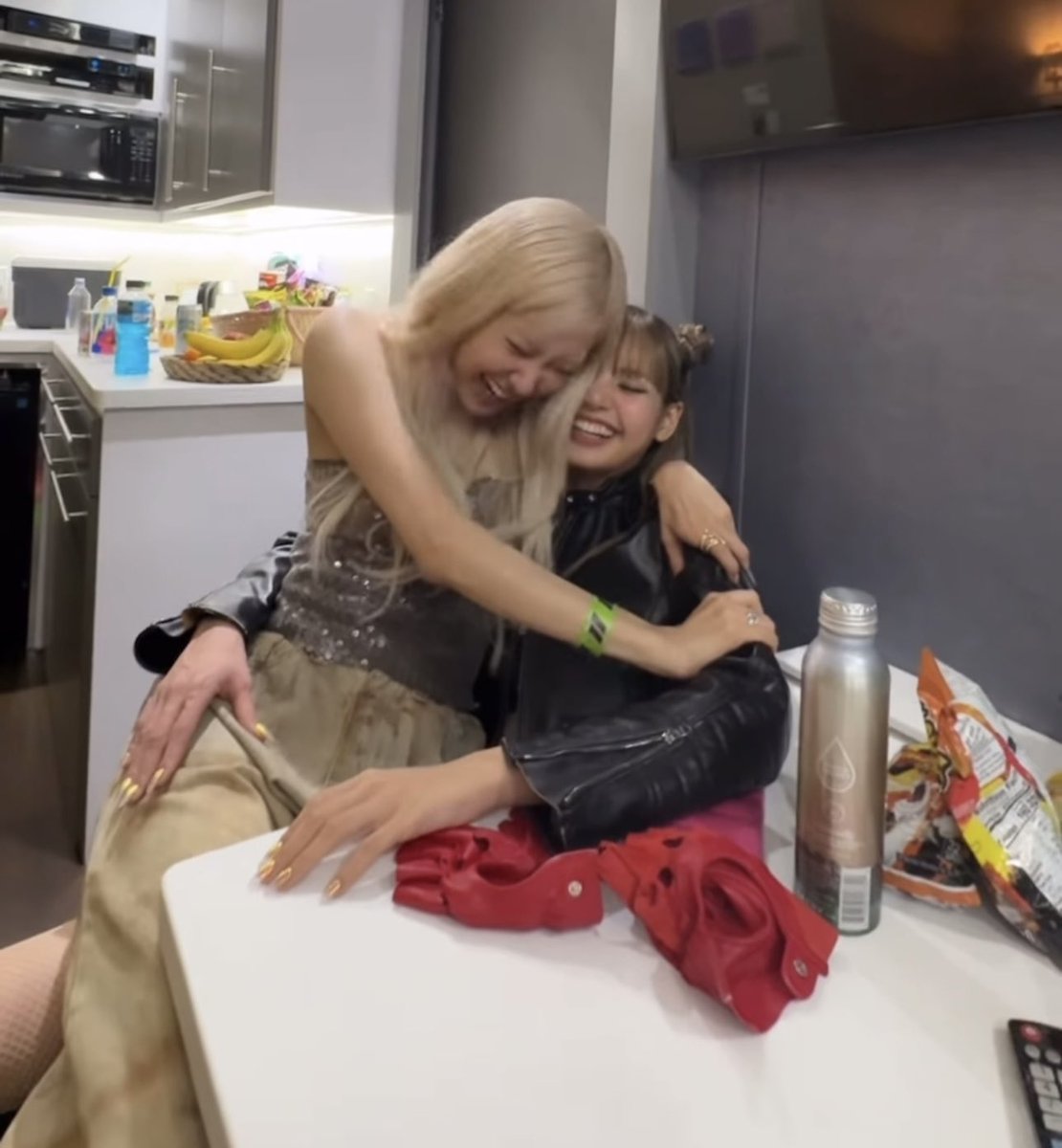 valrosiess's tweet image. my shaylasssss🥹🤍