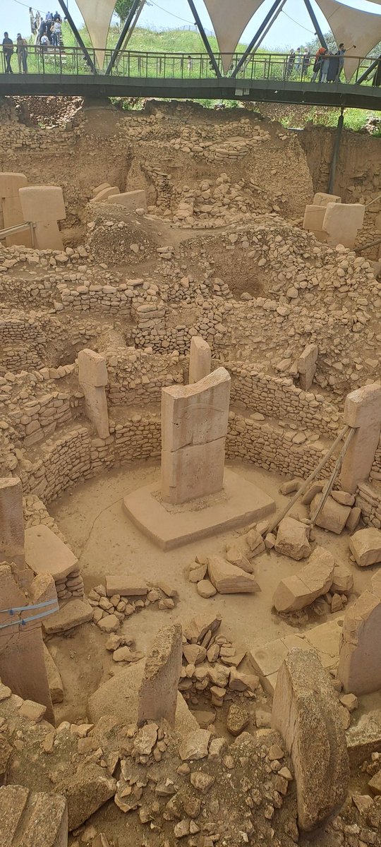 H.z Adem ve peygamberimiz hz Muhammet (a.s) arasında 6000 yıllık bir zaman var insanlıgın ilk başlangıcı h.z adem.
 Bu yapının yapım tarihi yaklasık 12000 yıllık bir yapı 

#göbeklitepe #ankara