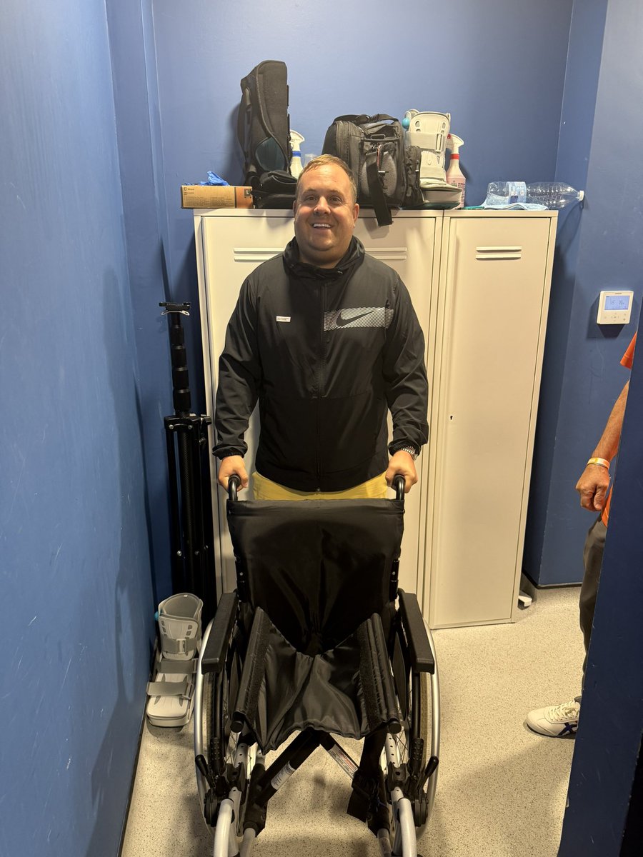 Leeeaton88's tweet photo. WHEELCHAIR FOR SALE - OPEN TO ANY OFFERS - NOT BEEN USED https://t.co/ztv5I4EMJC