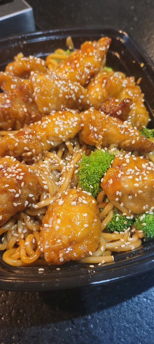 thiXXsniXX's tweet image. Yeah..........
Food pics mean you are cooking right!
Chicken Pad Thai 🍽
#OLine #OLineEats