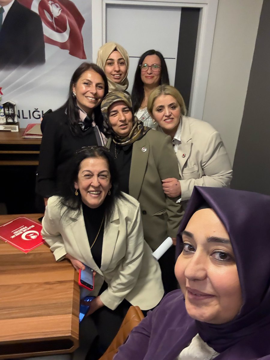 Dilek_Keskin14's tweet photo. Teşkilat olmak; sadece toplantı masalarında karar almak değil, kalpten kalbe köprü kurabilmektir.

Bir tebessümde buluşmak, bir hayale omuz vermek, aynı idealin yükünü birlikte taşımaktır.

İyi ki varsınız hanımlar…
İyi ki yüreğiyle yürüyen, sözüyle güç veren bu güzel kadınlarla aynı yoldayız.
Sadece bir kadro değil, büyük bir aileyiz biz!
#BüyükBirlikPartisi 
#BüyükBirlikKadınKolları 
@kadinkollarigm 
@bbpistanbulil
