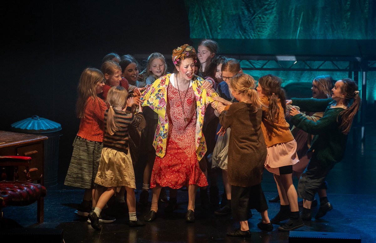 Annie Jr for Leeds Youth Musical at <a href="/YeadonTownHall/">Yeadon Town Hall</a> 

Director: Chris Chilton
Choreographer: <a href="/MegElsegood/">Meg Elsegood</a> 
Musical Director: Marie Collins
Lighting Design: Rohan Green
Sound: Darren Bishop
Set: Proscenium
Costumes: Victoria Marzetti

Photos: Rohan Green and <a href="/IanHodgsonpix/">Ian Hodgson</a>