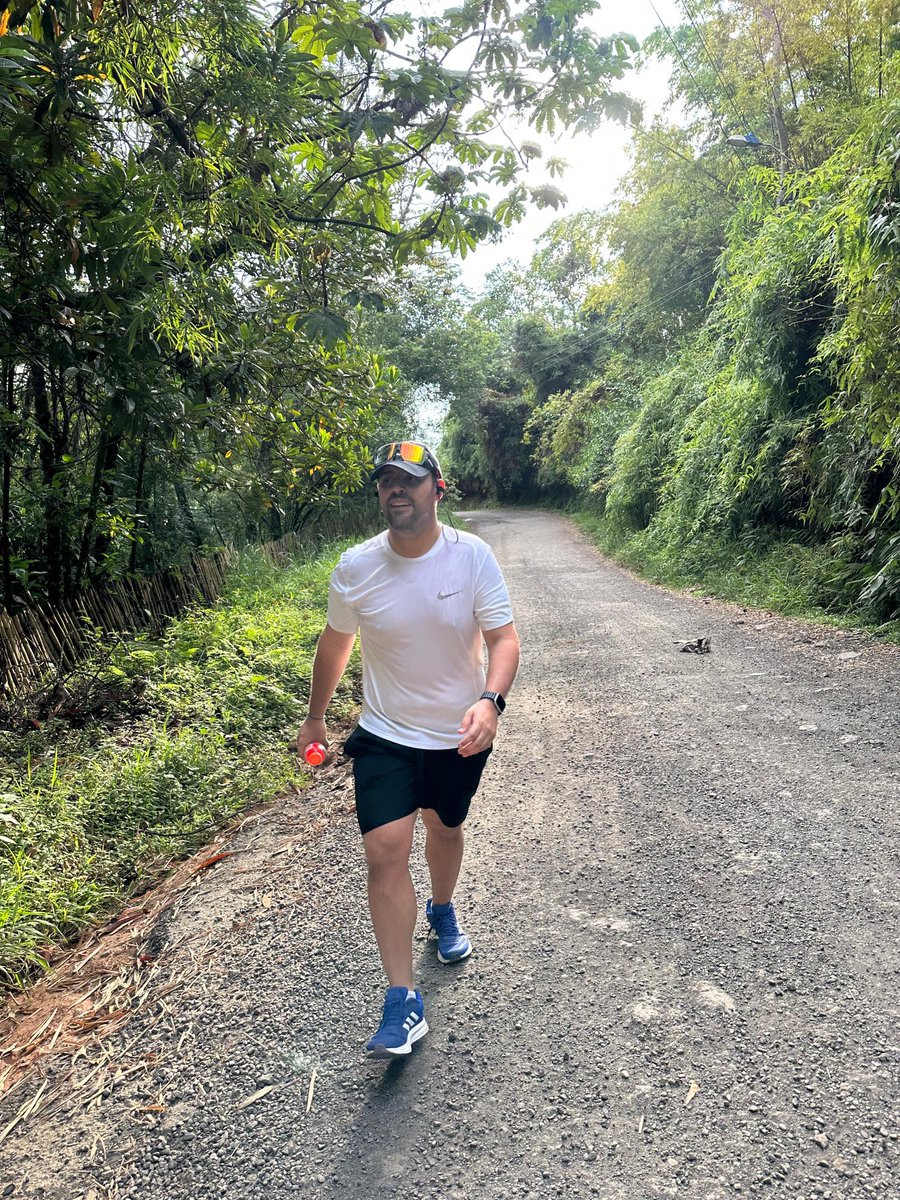 Nunca te de des por vencido!! Cada día te da la oportunidad de escribir una nueva historia.