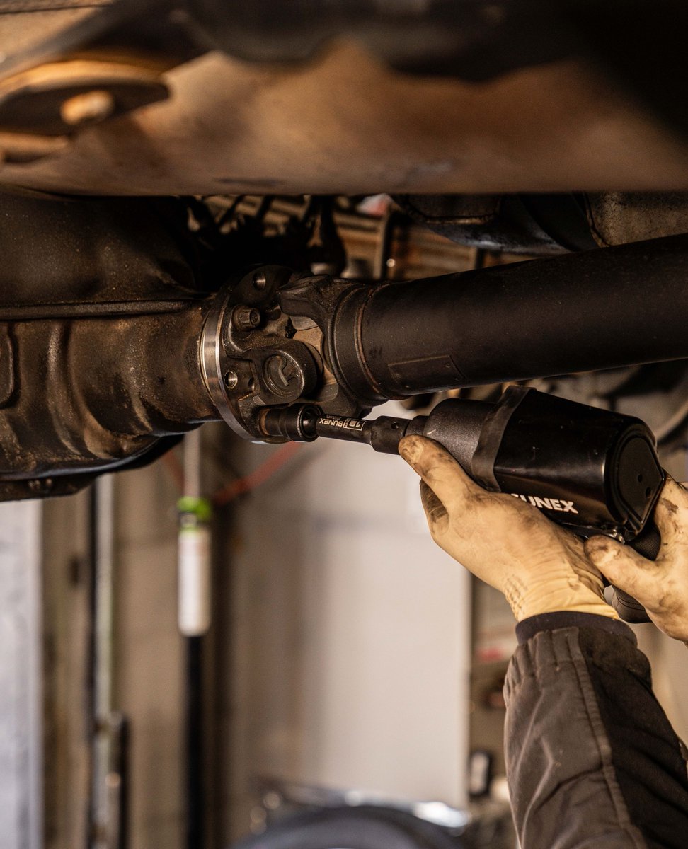 SunexTools's tweet image. Designed for tight spots and tough jobs! The 2695 1/2&quot; Drive Metric Driveline Impact Socket Set features 360° rotation for access in limited clearance areas. Sized 8mm - 17mm

[2695]

Shop Now: sunextools.com/products/1-2-d…

#SUNEX #SUNEXTools