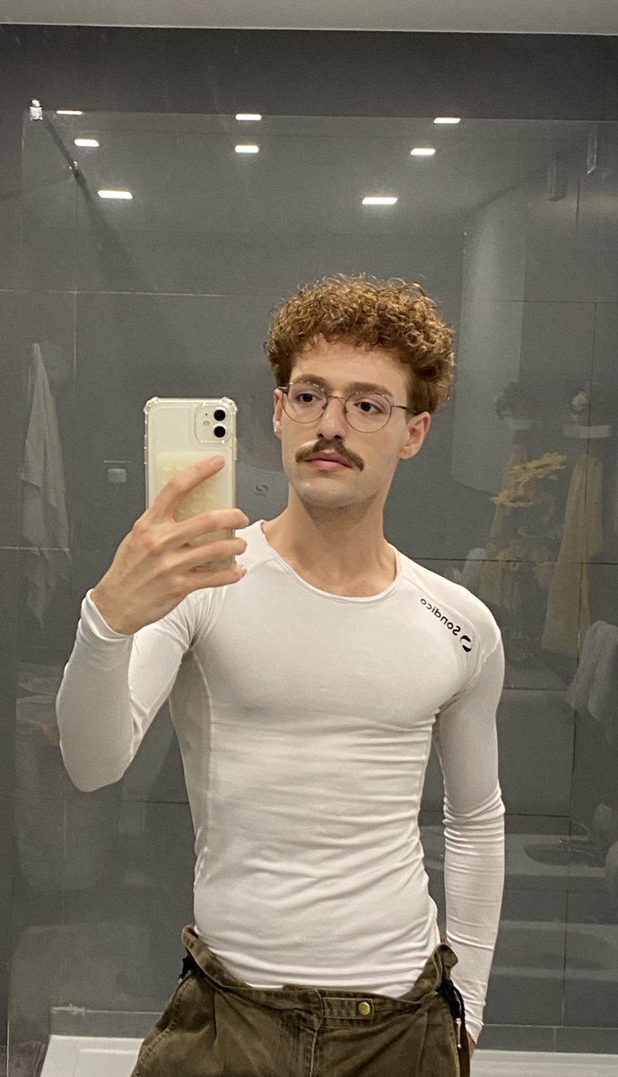 🥸