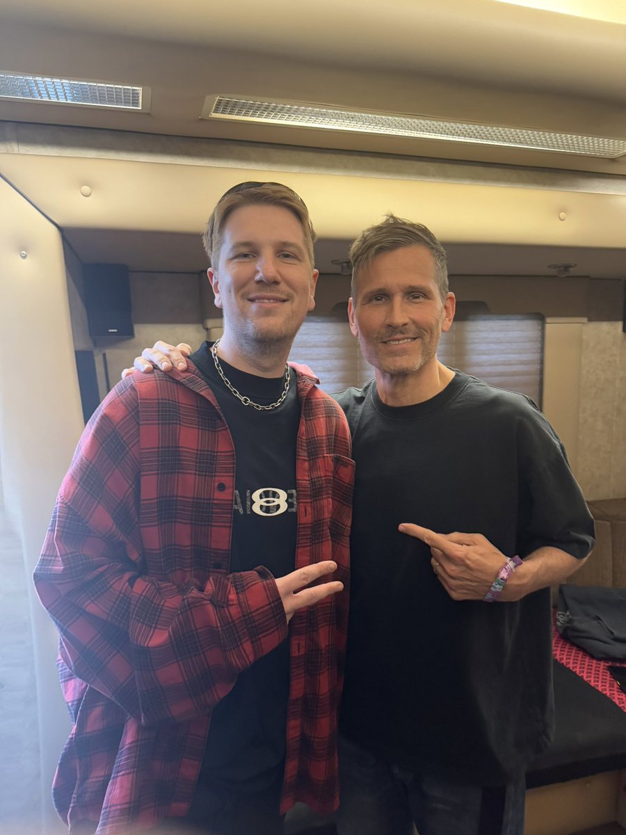 sooo kinda geekin.. i got to hangout with kaskade at coachella and talk about making music together 🥲