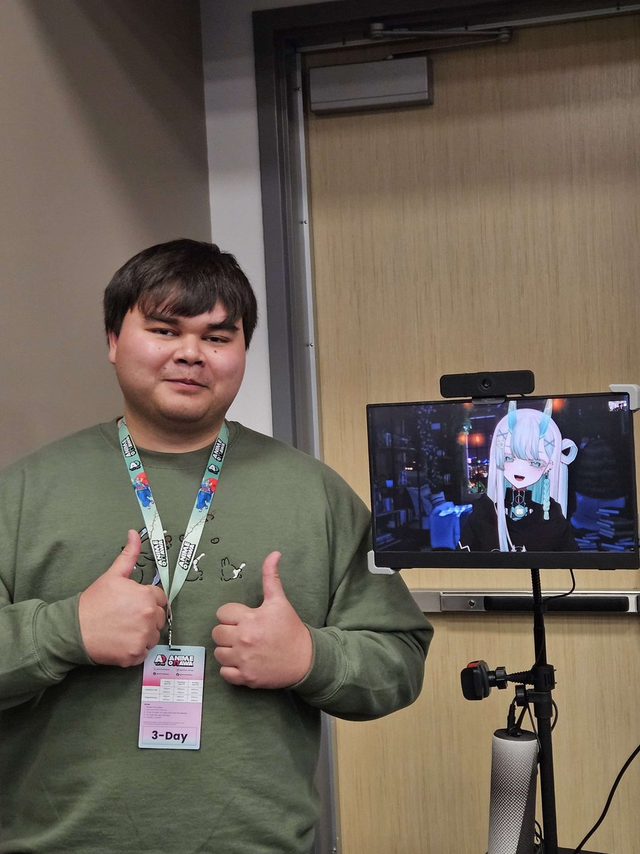 Loved <a href="/EvaAnanova/">Eva Ananova 💾🌐 | REDEBUT MARCH 14TH</a> concert to start the last day of <a href="/AnimeOttawa/">Anime Ottawa</a> off, it was awesome to chat with you at the meet and greet.