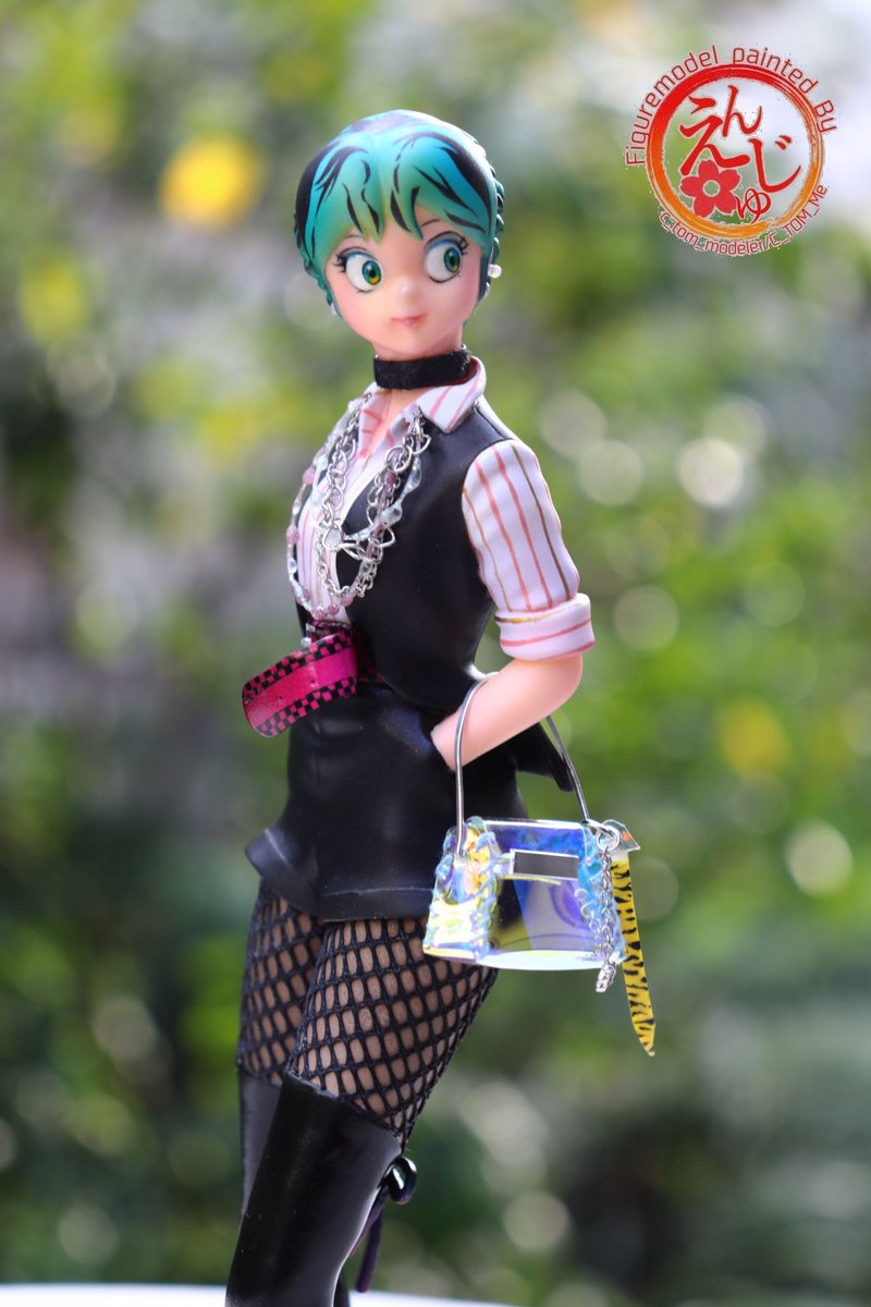 C_TOM_Me's tweet photo. 作ってた娘が完成しました。
胸像キットに下半身を作り足したり、アクセなどのアレンジを入れまくってたら時間がかかってしまった。
お披露目は #SCM展示会 になるのかなあ。

「ラム・組野おと子Ver.」
 原型：越智信善さん(上半身) / 円珠(下半身) 
フィニッシュ：円珠 
完成：2025/04/05 https://t.co/y4OJxSJsDT