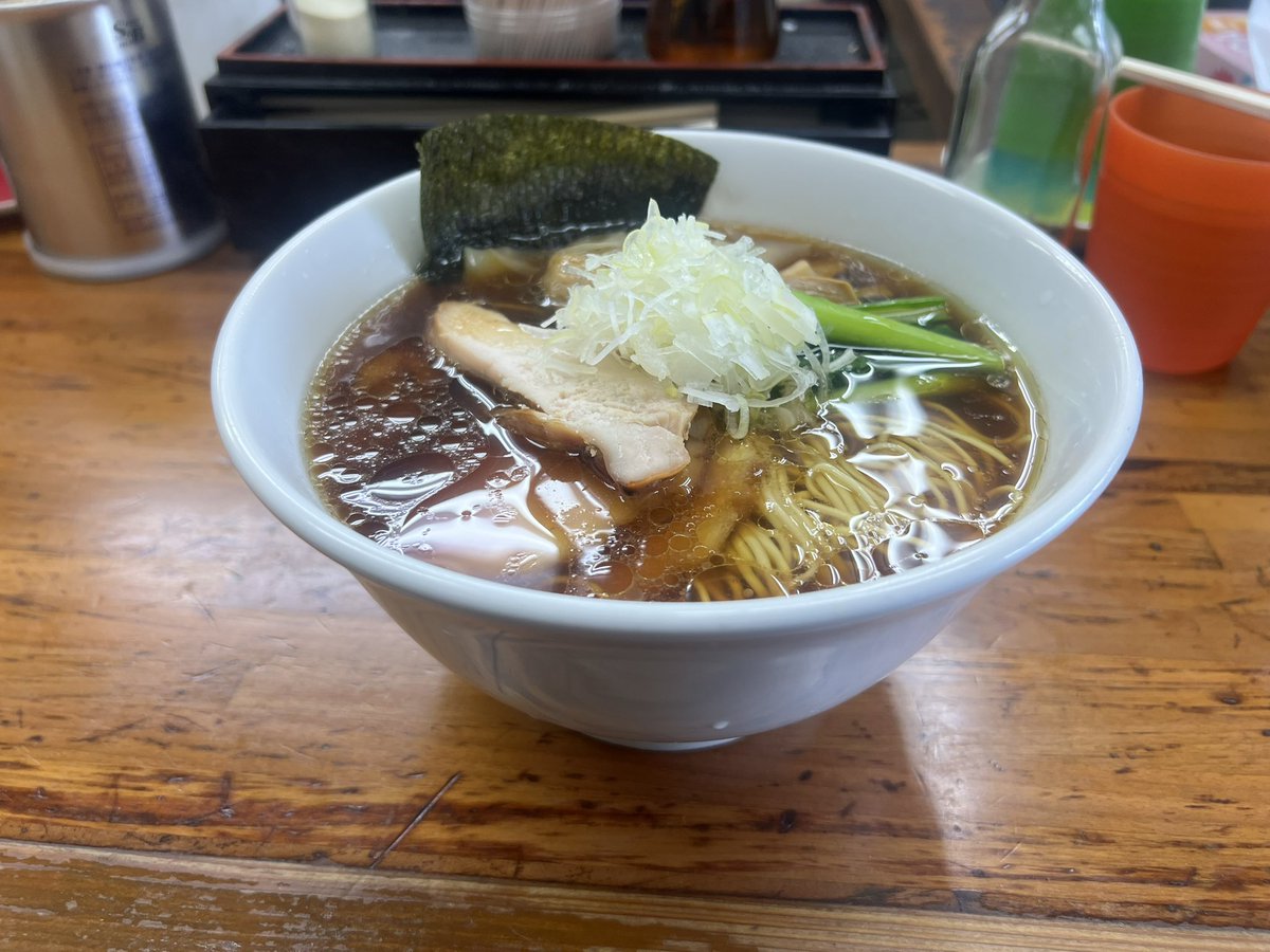 らぁめん夢「ワンタンらぁめん」

安定のトゥルトゥルワンタンと芯の有る細麺！

鳥の効いた塩っぱめのスープが最高に美味しい😋

夢に来てれば間違い無いね！

ご馳走様でした。