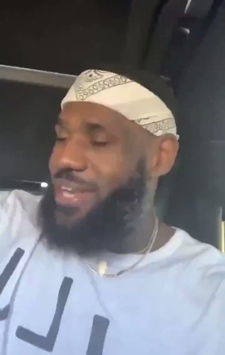 69inchHDTV's tweet photo. @10k_Takes Some advice for you, if you don’t know the lyrics, don’t post the vid! #LeGay https://t.co/qXYgPNjWyV