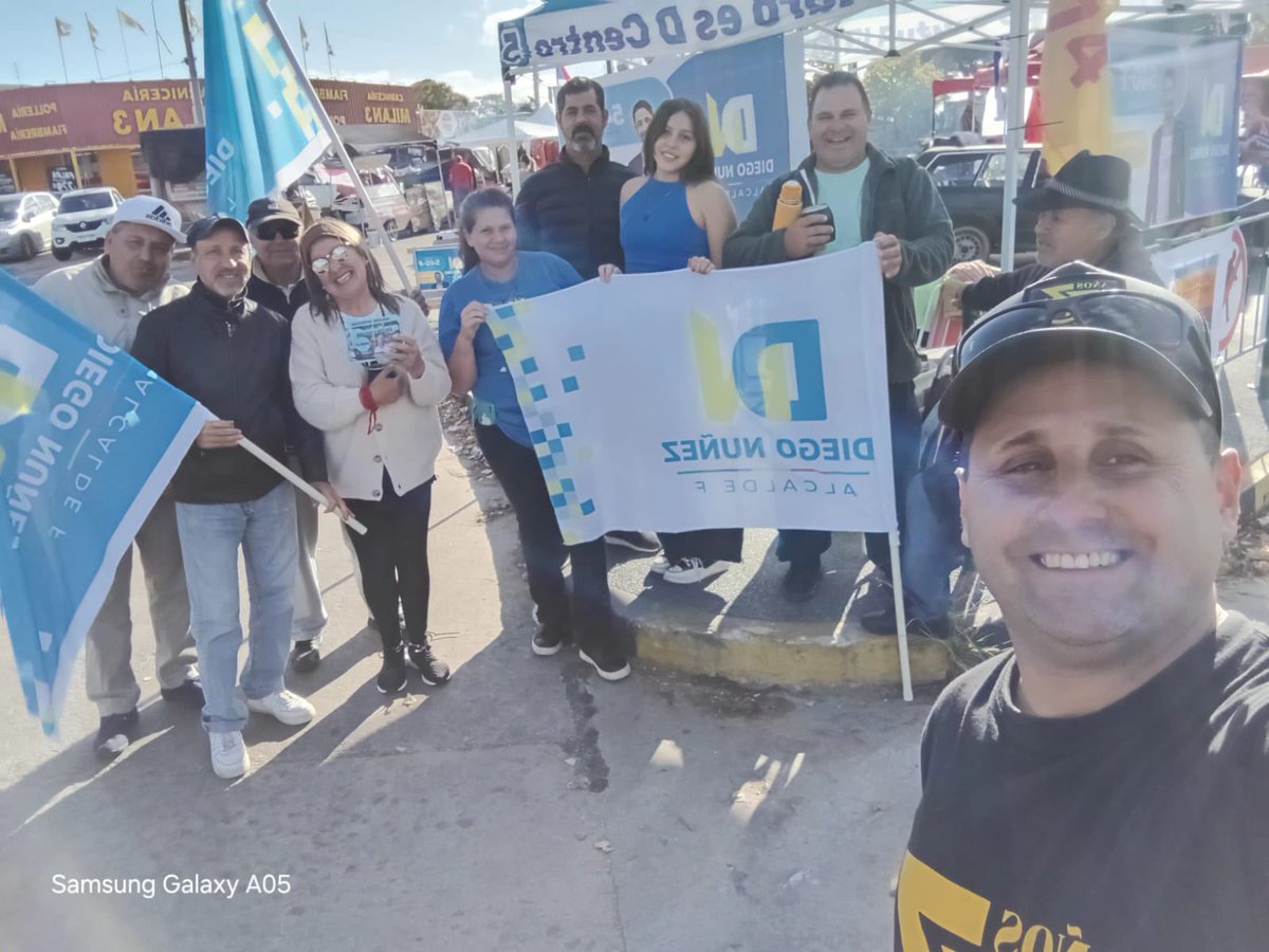 diegonunezuy's tweet photo. Comprometidos con la gente, con el barrio y con el país. 🇺🇾 https://t.co/TNi1ehNm6O