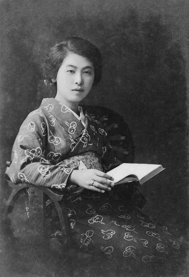 it always tickles my heart when canadians find out anne of green gables is popular in japan, this actually isn’t even the first anime for it, there’s two more! its popularity is actually thanks to a woman named hanako muraoka, who was given the book by a canadian missionary-