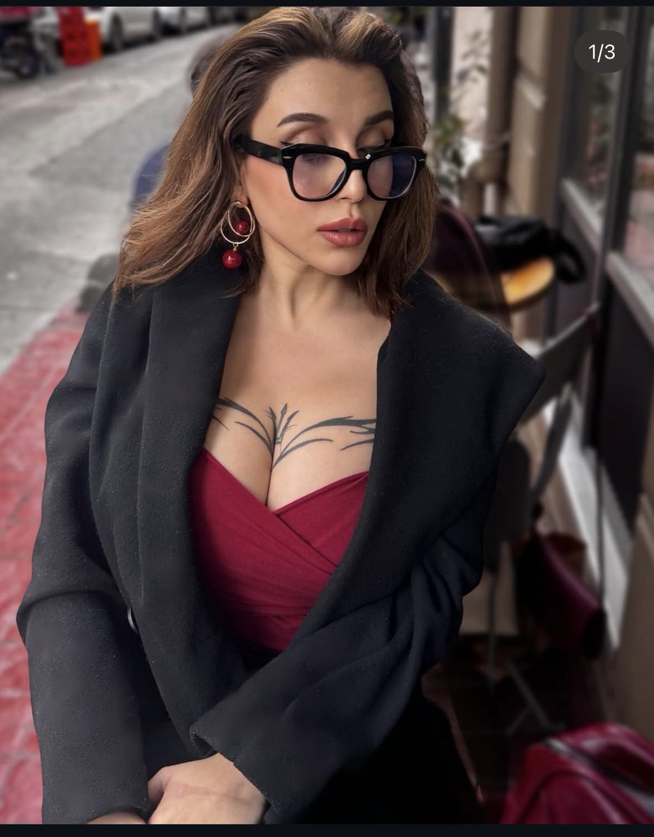 “Kahve seni uyandırsın, özgüvenin dünyayı sarsın… Ama o kaos? O sadece senin bakışlarında başlıyor. Yıkıcı güzelliğinle bir fincan yetmez, galaksi lazım.”