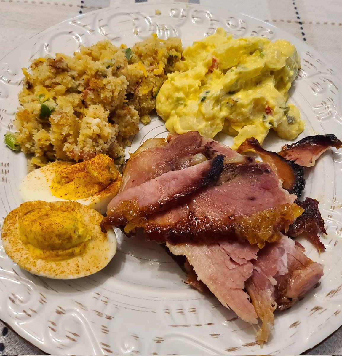 dadof2bbq's tweet photo. Double smoked pineapple glazed ham for Easter dinner!! Seasoned a 10 pound ham with https://t.co/eGXGKdeq0H all purpose bbq rub and smoked for 4 hours using @BearMountainBBQ pecan pellets!! It was amazing! Happy Easter everyone!! #dadof2bbq #easter #easterham https://t.co/47Es0AXIqp