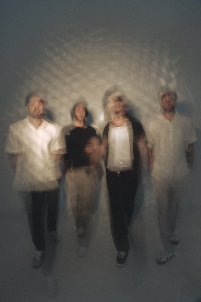 Submerso (@bandasubmerso) on Twitter photo “Oh vida frustrante! Um caminho é desistir - O outro é segurar um avalanche“
Melodrama | 08/05 - Realize o pre-save (link bio)
📸 <a href="/guspalmatuiter/">Gustavo Palma</a> “Oh vida frustrante! Um caminho é desistir - O outro é segurar um avalanche“
Melodrama | 08/05 - Realize o pre-save (link bio)
📸 <a href="/guspalmatuiter/">Gustavo Palma</a>