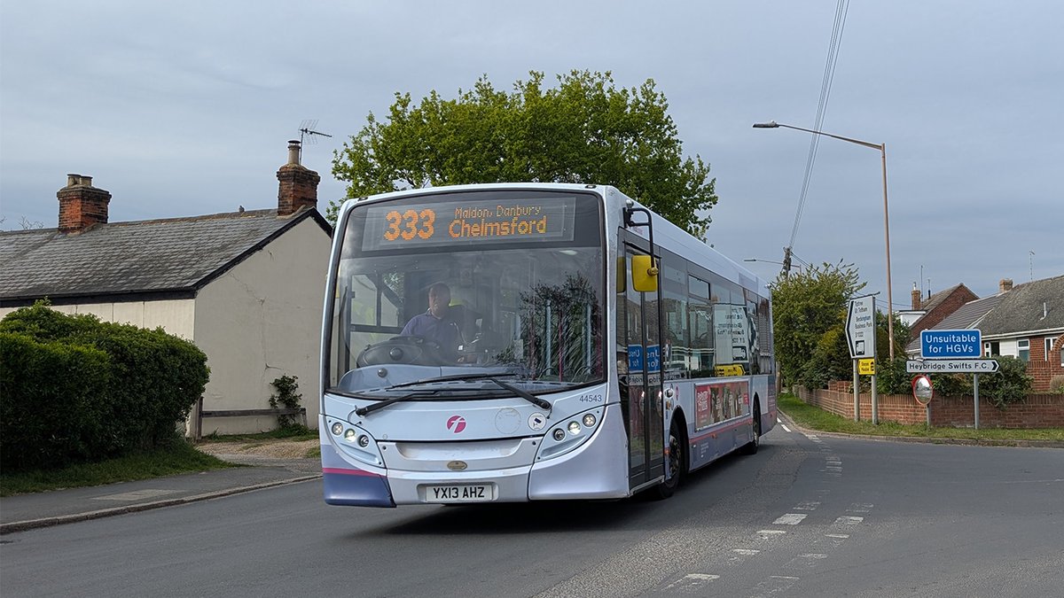 WillsBusSpot's tweet photo. #NewBusRoute 20/04/25
Along with a number of changes across Essex today, First Chelmsford began running route 333 through Heybridge. The first bus to work the route naturally was Chelmsford "Shuttles" Enviro 200 MMC 67167 YY66 PBV &amp; Enviro 200 44543 YX13 AHZ late this afternoon. https://t.co/nlax4vZP9T