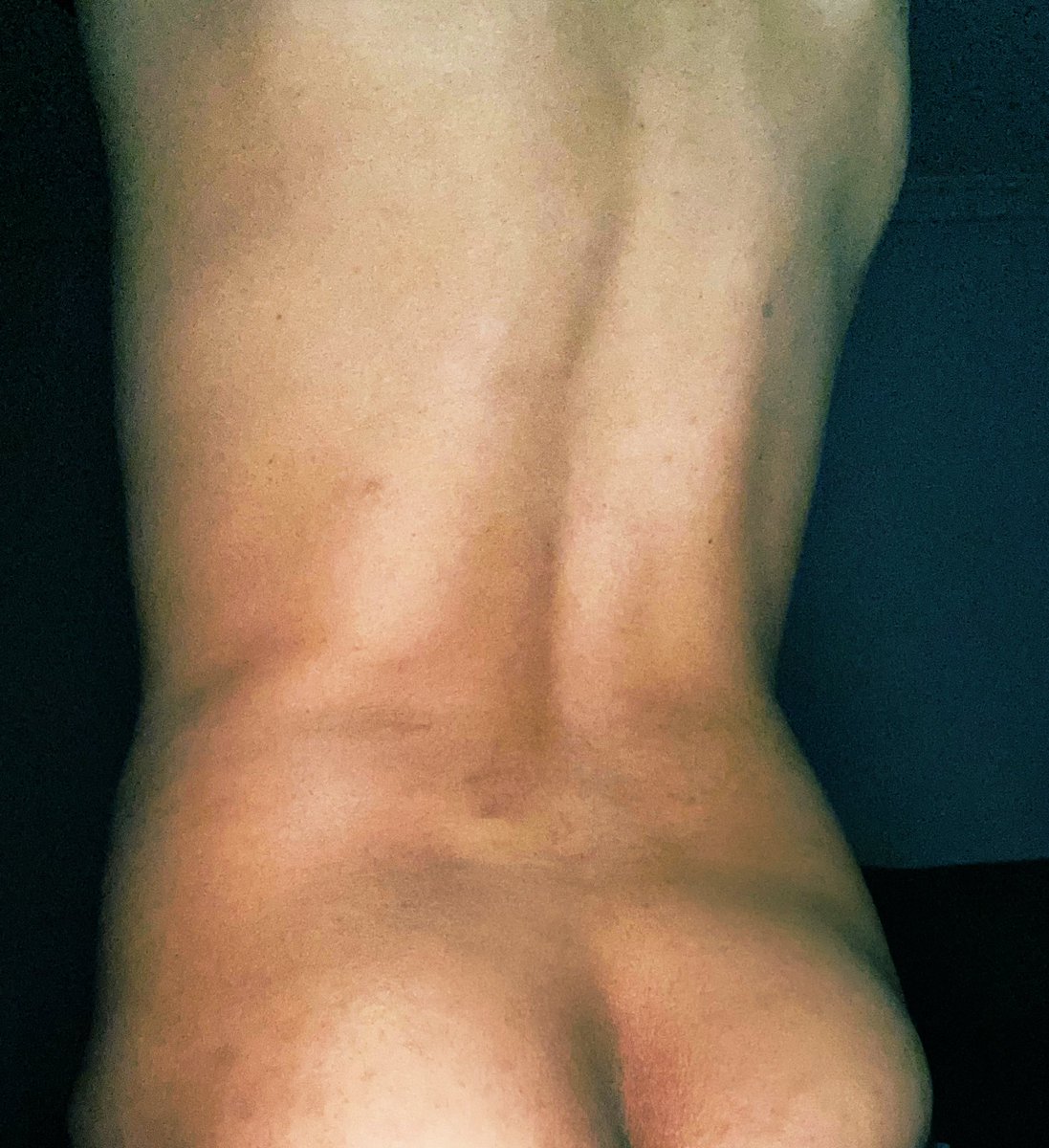 Mrsinrostro00's tweet photo. A veces estoy de espaldas, pero siempre te estoy provocando.
Hoy te dejo mirar. Un poco. Suscríbete y ve la foto entera sin censura 
#SinRostro #Misterio #onlyfans 

https://t.co/WNy6mDERgQ https://t.co/6o1LxQ5HOe
