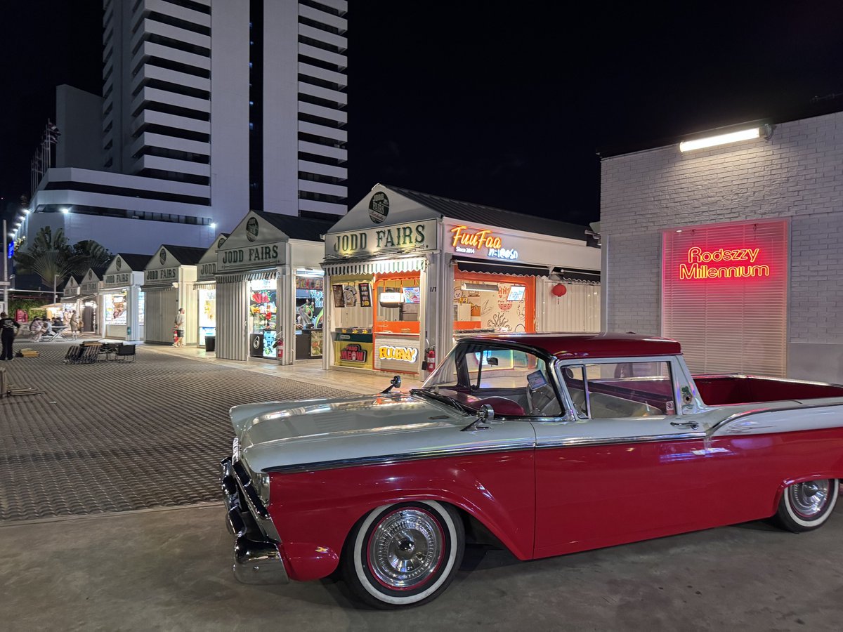 Flying Pig Pig tweet media