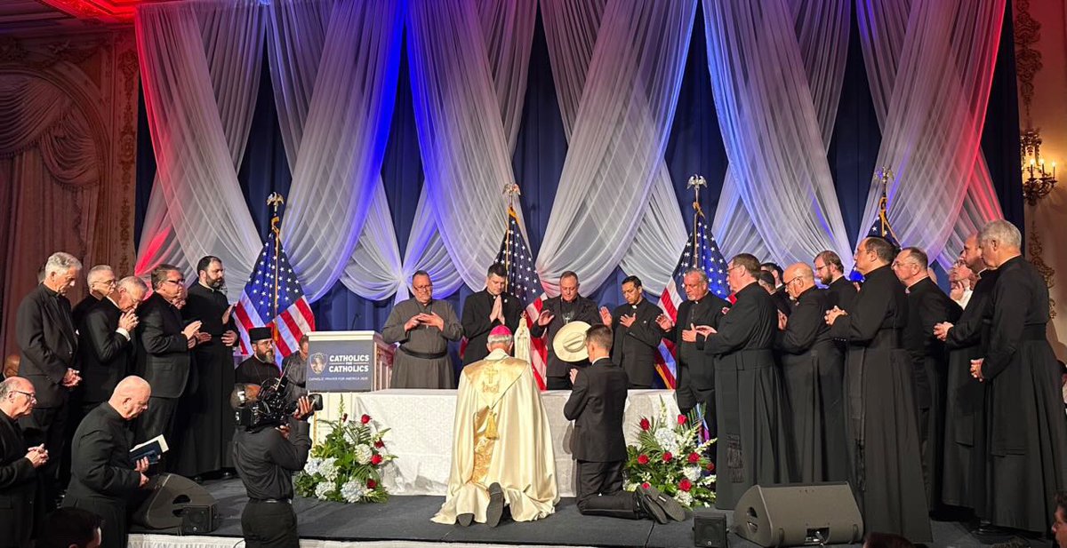 CforCatholics's tweet image. “MEET AMERICA’S NEW LEADING WARRIOR CATHOLICS"
The @newyorkpost just published an extensive article "highlighting the rise of a determined and active Catholicism in the United States that seeks not only to defend its faith but also to promote the Christian values that founded…
