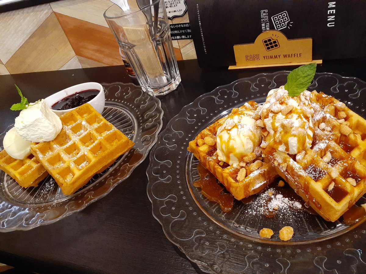 ずっと行きたかった千葉駅近のワッフル屋さん

隠れ家的な雰囲気がいいな☺️