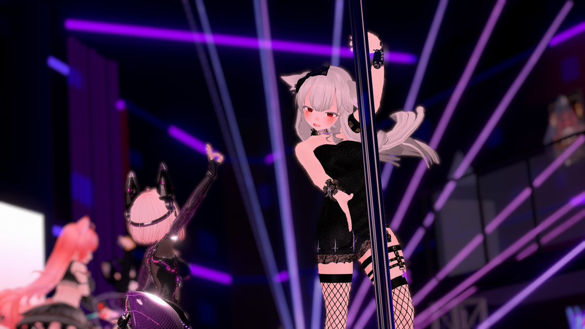 __karito__H's tweet photo. みんなすごいね、DJをしているのlumiさんもかわいい
#VRCシルエット https://t.co/5ME4g6m2w2
