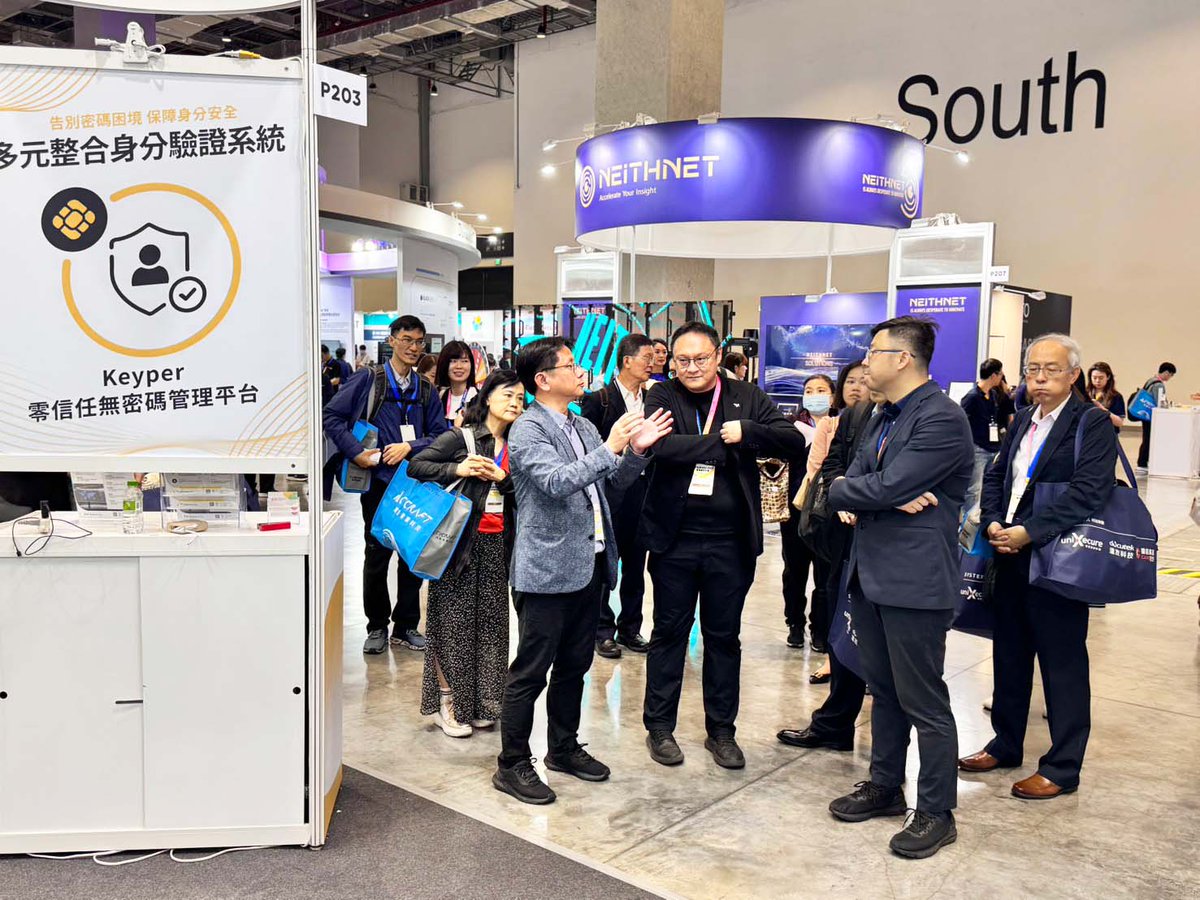 KXentic's tweet photo. [The deputy mayor was here! The commissioner was here too! 🎉】
This year's Cybersecurity ended brilliantly~
We are extremely honored to welcome Deputy Mayor Zheng of Taichung City and Commissioner Lin of the Digital Development Bureau for a personal visit!
Appreciate the visit! https://t.co/qakMWyj8UY