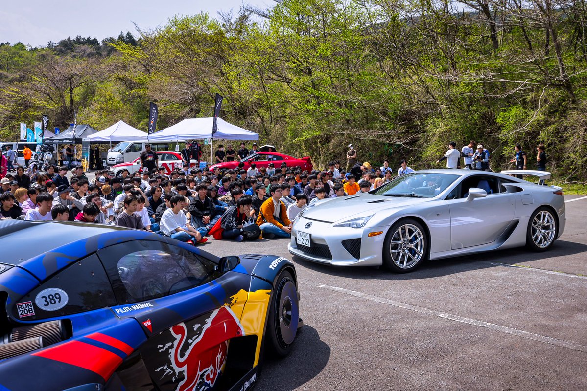 bestcarmagazine's tweet photo. 先日、富士スピードウェイのジムカーナコースで開催された東日本自動車部新歓フェスタ。クルマ好きの学生たちにとっては、至福のひと時になった模様。あぁ、大学生に戻りたい!!
#自動車部 #新歓 #FSW #富士スピードウェイ #lexuslfa #TOYOTIRES 
https://t.co/poXFOidZ7C https://t.co/1zZFWN8Vz2