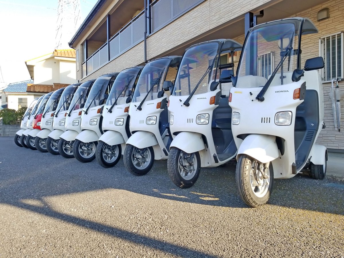 ジャイロキャノピー(※)を販売しています。 ※：写真の屋根付きの3輪