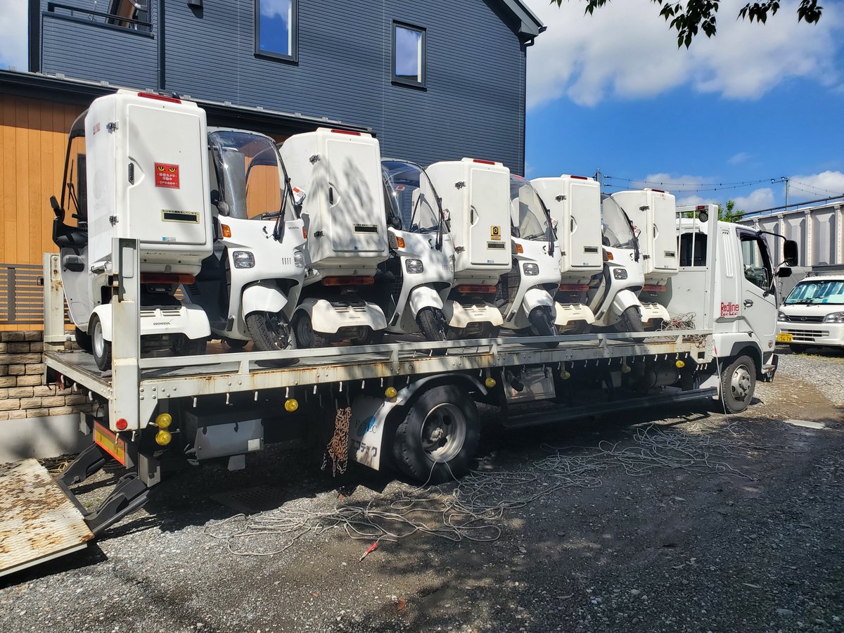 ジャイロキャノピー(※)を販売しています。 ※：写真の屋根付きの3輪