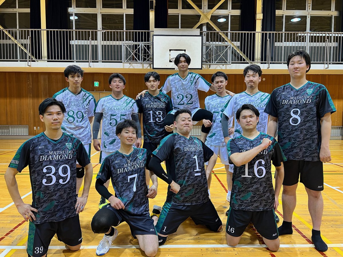 diamond_vbc's tweet photo. 【社会人男子チーム】
新ユニフォーム完成✨
今回もALSTさんで作成していただきました！
またまたかっこいいデザインに仕上がりました😭
ありがとうございます🙇‍♂️

以前アップしたマスコットキャラクターを15周年企画第一段として、今回が第二段！

今年度からこれ着てバリバリ試合でいい成績をおさめたいと思います🔥

#松戸ダイヤモンド
#バレーボール
#volleyball 
#ユニフォーム