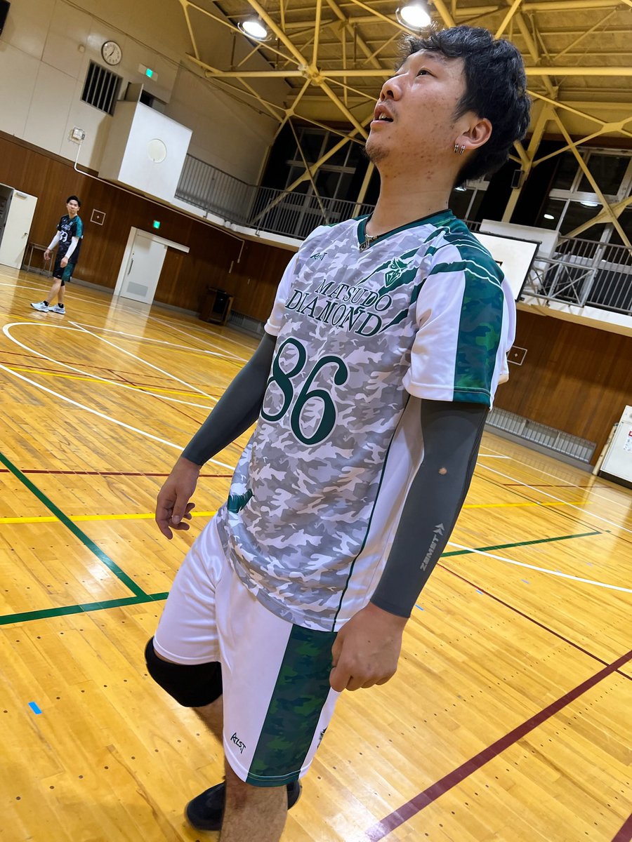 diamond_vbc's tweet photo. 【社会人男子チーム】
新ユニフォーム完成✨
今回もALSTさんで作成していただきました！
またまたかっこいいデザインに仕上がりました😭
ありがとうございます🙇‍♂️

以前アップしたマスコットキャラクターを15周年企画第一段として、今回が第二段！

今年度からこれ着てバリバリ試合でいい成績をおさめたいと思います🔥

#松戸ダイヤモンド
#バレーボール
#volleyball 
#ユニフォーム