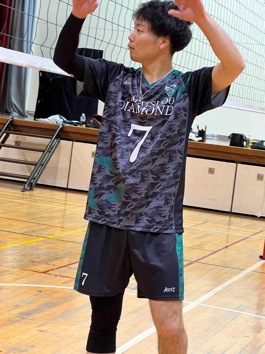 diamond_vbc's tweet photo. 【社会人男子チーム】
新ユニフォーム完成✨
今回もALSTさんで作成していただきました！
またまたかっこいいデザインに仕上がりました😭
ありがとうございます🙇‍♂️

以前アップしたマスコットキャラクターを15周年企画第一段として、今回が第二段！

今年度からこれ着てバリバリ試合でいい成績をおさめたいと思います🔥

#松戸ダイヤモンド
#バレーボール
#volleyball 
#ユニフォーム