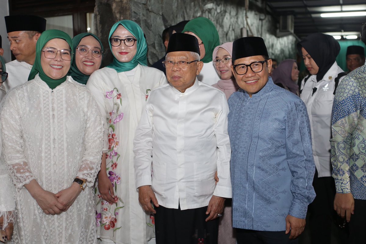 Dalam suasana penuh kehangatan, Gus Muhaimin <a href="/cakiminow/">A Muhaimin Iskandar</a> menggelar Halal Bihalal yang mempertemukan para ulama, para tokoh, jajaran kabinet Merah Putih, Anggota DPR RI, pimpinan lembaga hingga sahabat-sahabat PKB dalam satu majelis silaturahmi.

Tak sekadar temu kangen, tapi juga