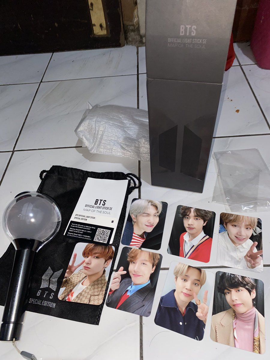 RahadatulAisya7's tweet image. WTS ARMYBOMB SE 

PRICE 550 k 

Full set kecuali qr nya aja sudah di scan ya bisa connect ke bluetooth n weverse 

Pemakaian baru sekali pas event ytc di bioskop tahun 2023

APOBANGPO💜

#BTSARMY #lsbts #APOBANGPO
