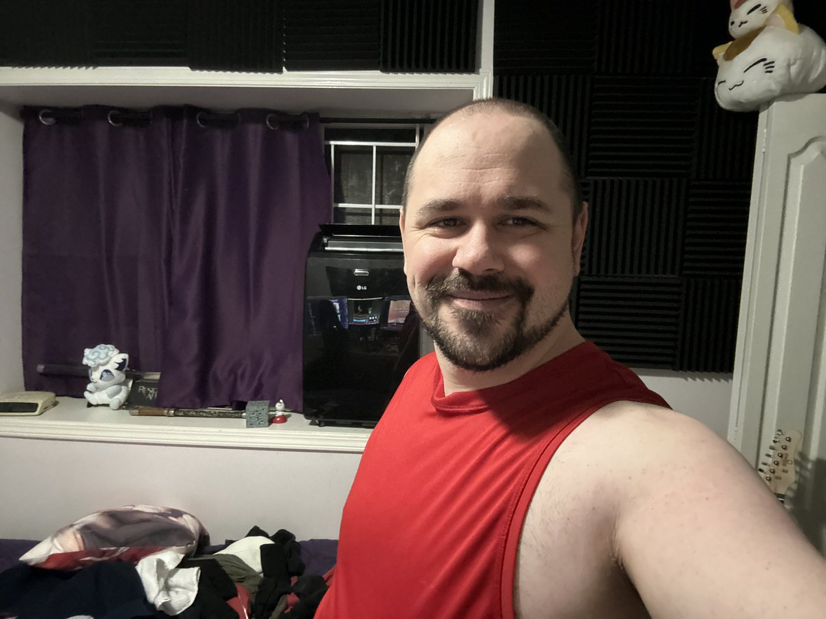 TheAaronParnell's tweet image. Been a bit!
Getting fit!
150 squats as usual, 40 pushups today
My chest is pain!
#GetSwoleWithFrozen