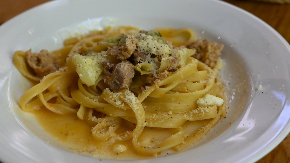 kafumi2525's tweet image. #今日のﾗﾝﾁ 🍽️
💍4/21は結婚記念日💒。横浜市都筑区仲町台にある『フレスコ』にて🇮🇹ｲﾀﾘｱ料理ﾗﾝﾁで夫婦でﾗﾝﾁ♬( ✿⦁͈ᗜ⦁͈)  ु🥂 ू (⦁͈ᗜ⦁͈ꗯ)。🍾白ﾜｲﾝはﾌﾟﾁﾌﾟﾁしてﾄﾛｯとしてて食事に合う味😋。🥗前菜→🍝ﾊﾟｽﾀ→🐖主菜→🥮ﾊﾟｳﾝﾄﾞｹｰｷ+☕️(税込2,980円)ごち様✨