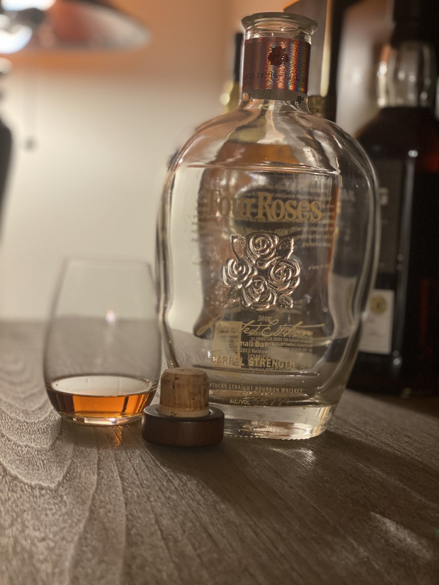 Happy Easter friends. I'm celebrating by finishing off one of the best bourbons I've ever rated: Four Roses Limited Edition Small Batch Bourbon (2012 Release). Cheers 🥃