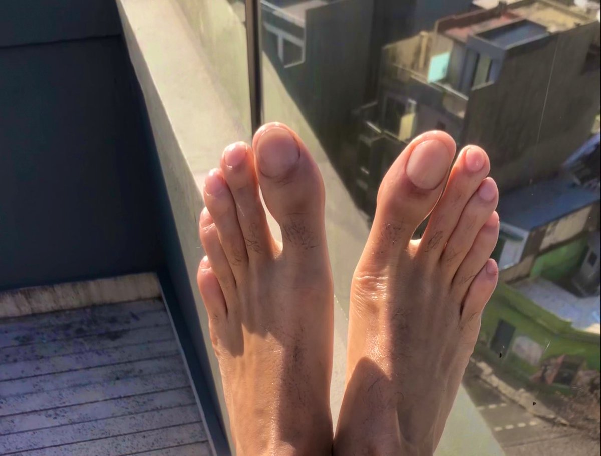 AlphaCoin233's tweet image. #malefeet #footfetish #malefootmodel #prettyfeet #alphafeet #dudefeet #maletoes #mentoes #prettytoes #cashmaster #findom #menfeettoes #malefeetlovers #menfeetworship  #feetargentina #feetargentinagay #feetgram #feetgay #feetmodels #gayflipflops #gayfeetlove #gayfootworship…