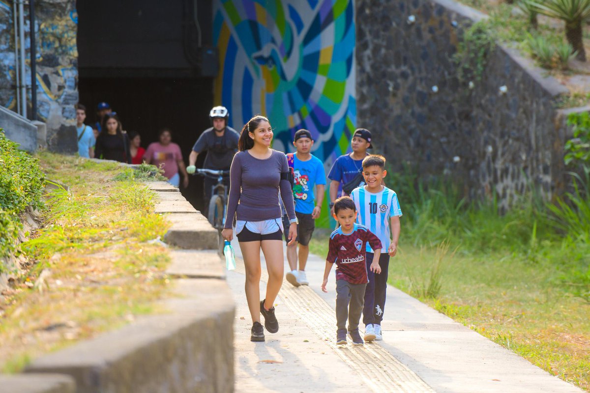 _Brozito's tweet image. Así se encuentra este domingo el cine al aire libre, sobre el bulevar Monseñor Romero.