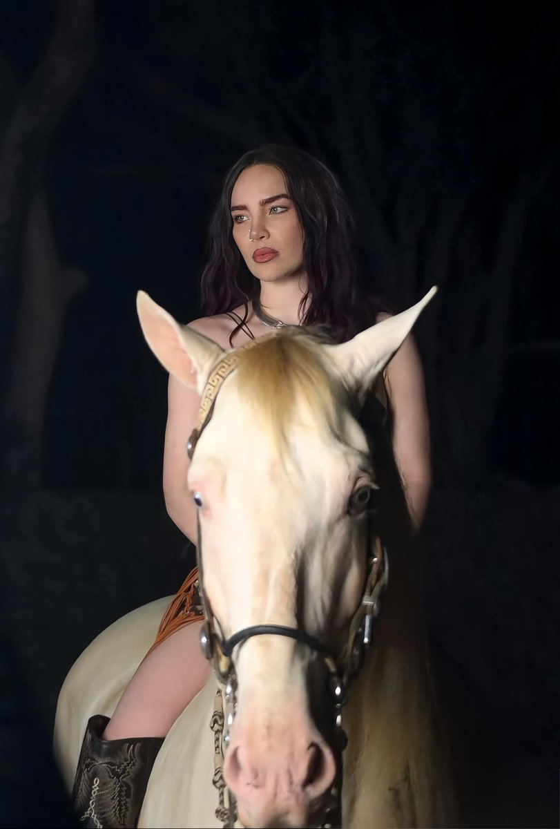 sunsetcamera's tweet image. La Reina del Corrido @belindapop