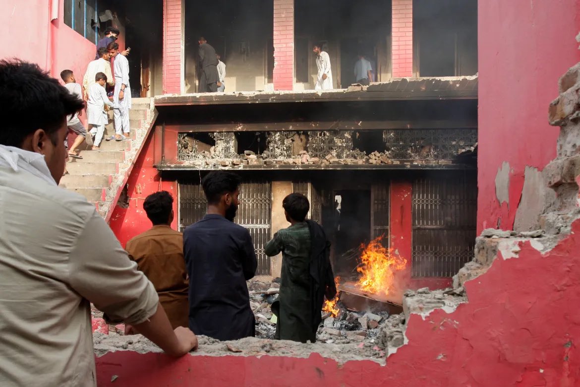 AstuteGaba's tweet photo. PAKISTAN
Blasphemy an Islamic tool to become Animal.
A religious license to K@LL , rape, burn, vandalize in the name of Allah and for the sake of Allah.
How can anyone call this a religion?
#Church #Christian #Easter2025 #Islam #RadicalIslam #Pakistan #WomanInIslam #SexualVoilence #Rape #News #BreakingNews #IslamicNations #Egypt #Iran #news #PakArmy #Taharrushgamea