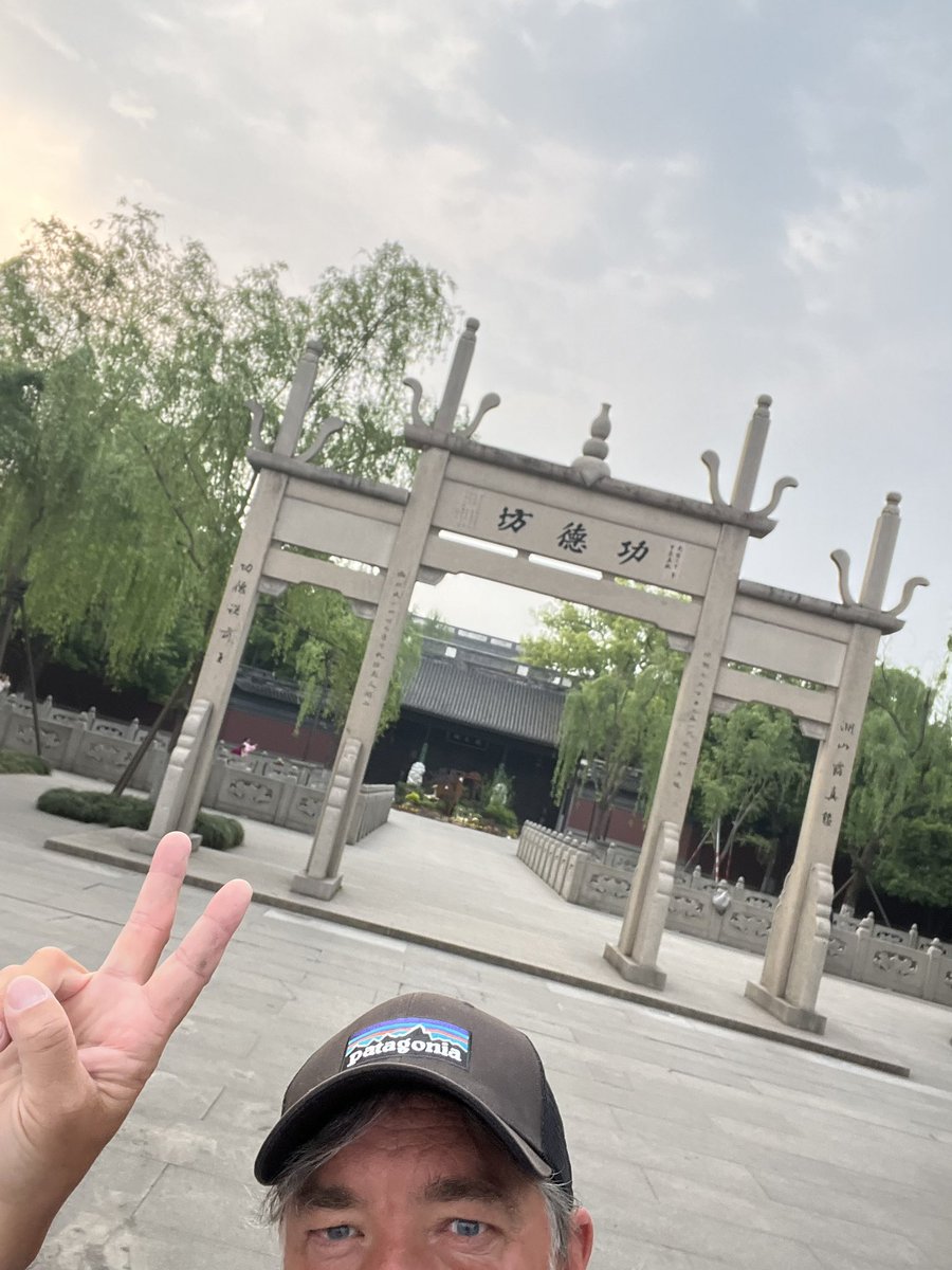 superhegl's tweet photo. Té warm maar klein stukkie #hardlopen
#neverstoprunning #china https://t.co/kmaca4WsrI