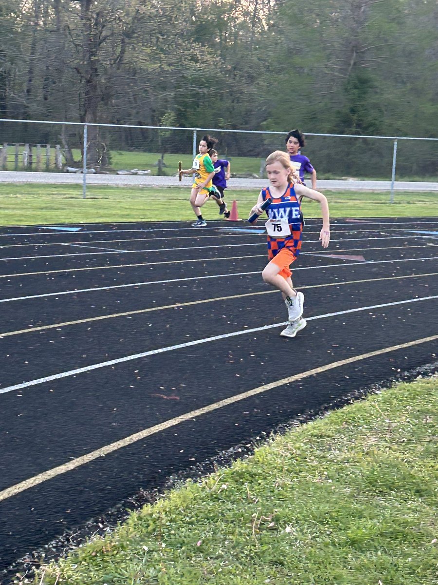 Proud of these Lowe Runners! 

Trying something new and making friends! 💙🧡

#AimHighGoLowe 🐆