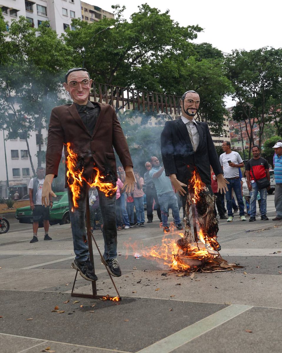 #Bukele es un mentiroso y un #secuestrador de venezolanos inocentes. Está junto a #Trump persiguiendo a nobles y trabajadores venezolanos, estos son cómplices de #MaríaCorina Machado, Leopoldo López, Julio Borges y Juan Guaido. 

Unas 🐀

Fotos de nuestra camarada <a href="/nawseas/">R 🇵🇸🔻</a>