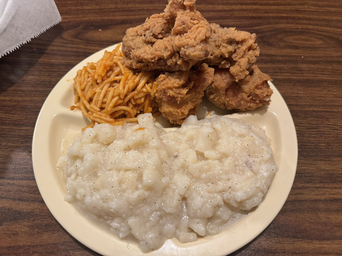 KFlahertyKU's tweet photo. Driving back through Southeast Kansas again, which means hitting another chicken house for Easter Dinner. This time, Chicken Mary’s. Elite onion rings just out of frame. https://t.co/x4q6hxucom