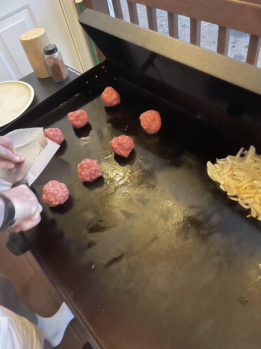 Boutta give these burgers the G. Floyd treatment #smash