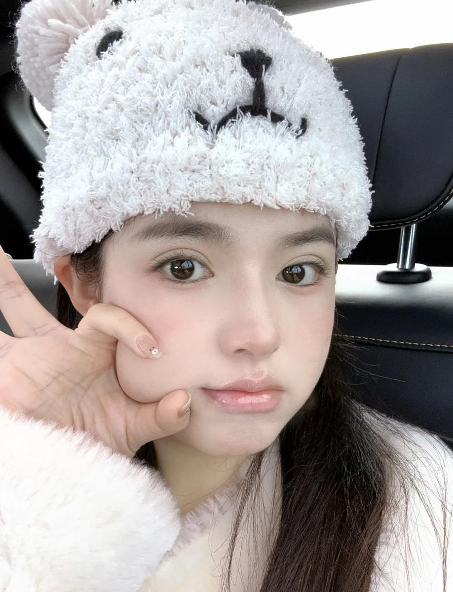 bcrmu51935652's tweet image. Furry winter｜Green eyeshadow is so pure
I love green eyelids
Pure feeling
#notesinspiration #greeneyeshadow #furryhat #todaymakeup #myselfiesharing