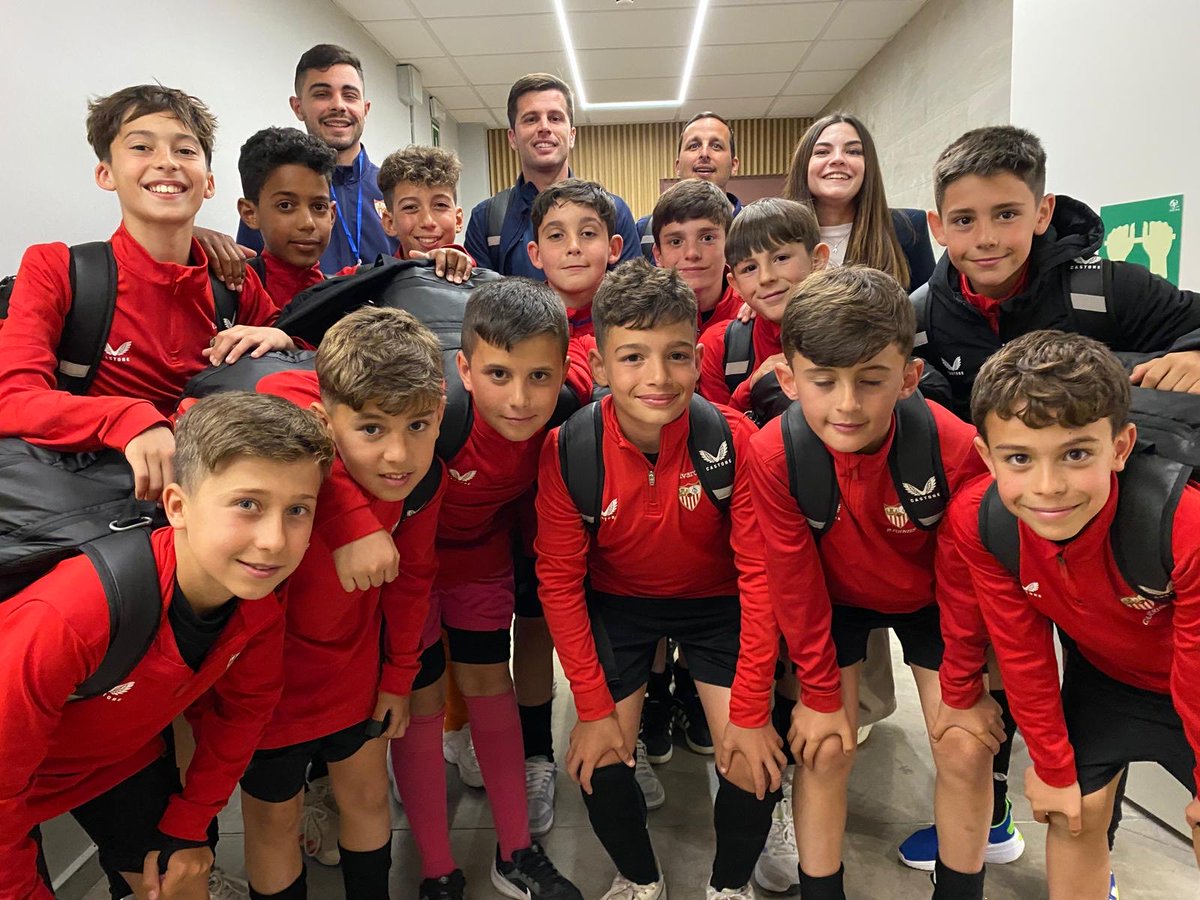 MAirportSuites's tweet photo. Ha sido un verdadero honor acoger a muchos de los talentosos jóvenes jugadores y equipos que han participado en la #IscarCup. Nos sentimos orgullosos de haber contribuido a la #Experiencia de este importante torneo de #futbol juvenil internacional #FutbolJuvenil #NosUneElFutbol https://t.co/N5w5LQUGfz