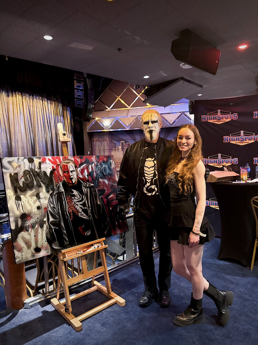 naomi_rosenblum's tweet image. It’s showtime! Nothing better than meeting the legend himself and showing him my painting. Thank you Sting for taking the time to speak with me today 🖤